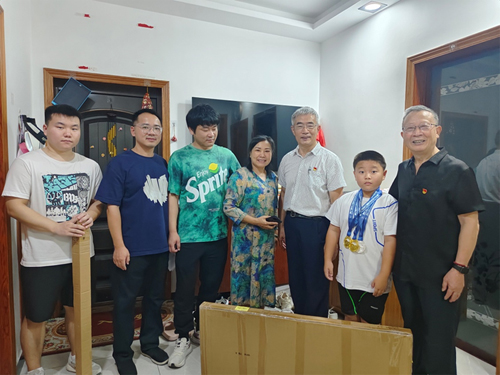 簡(jiǎn)訊：中共寧波舜陽(yáng)電測(cè)黨支部助心愿人實(shí)現(xiàn)微心愿